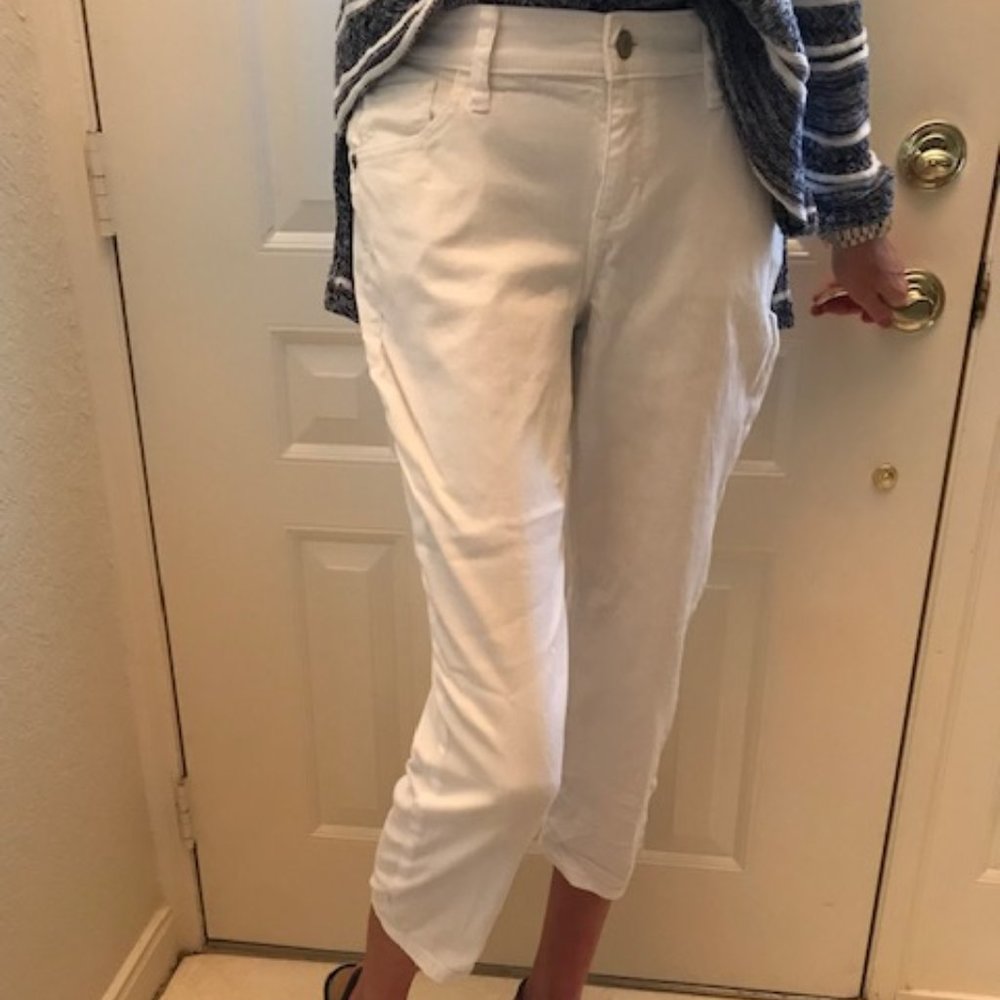 Tommy Bahama Capri white pants Size 6